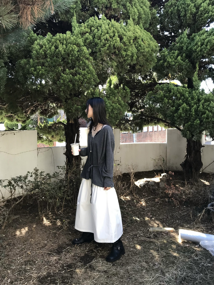 蕾絲邊胸線細節上衣