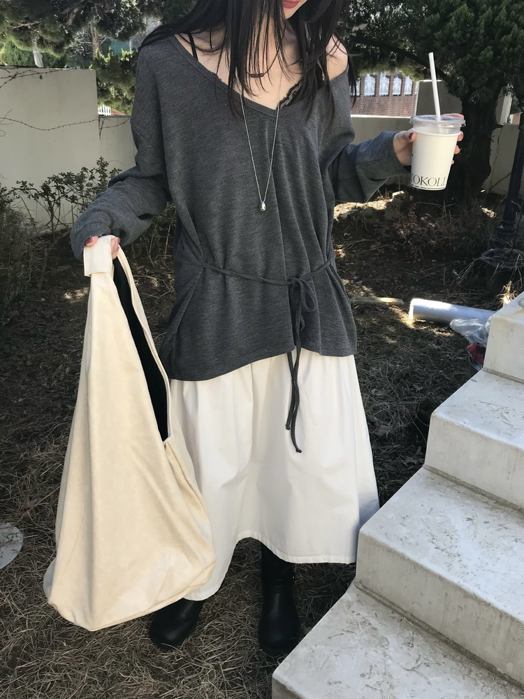 蕾絲邊胸線細節上衣