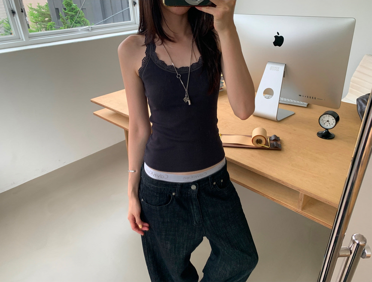 美背蕾絲U領修身上衣