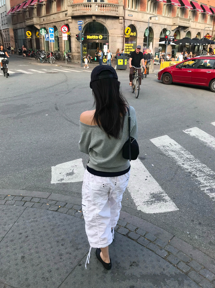 美肩撞色掛脖兩件式上衣