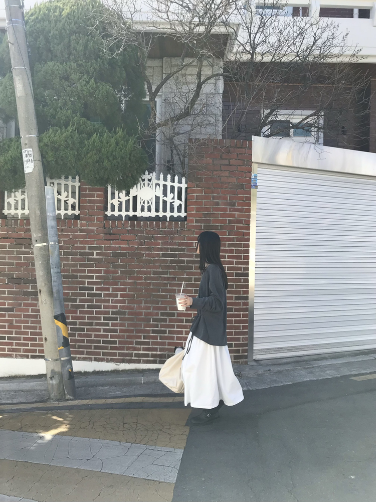 蕾絲邊胸線細節上衣