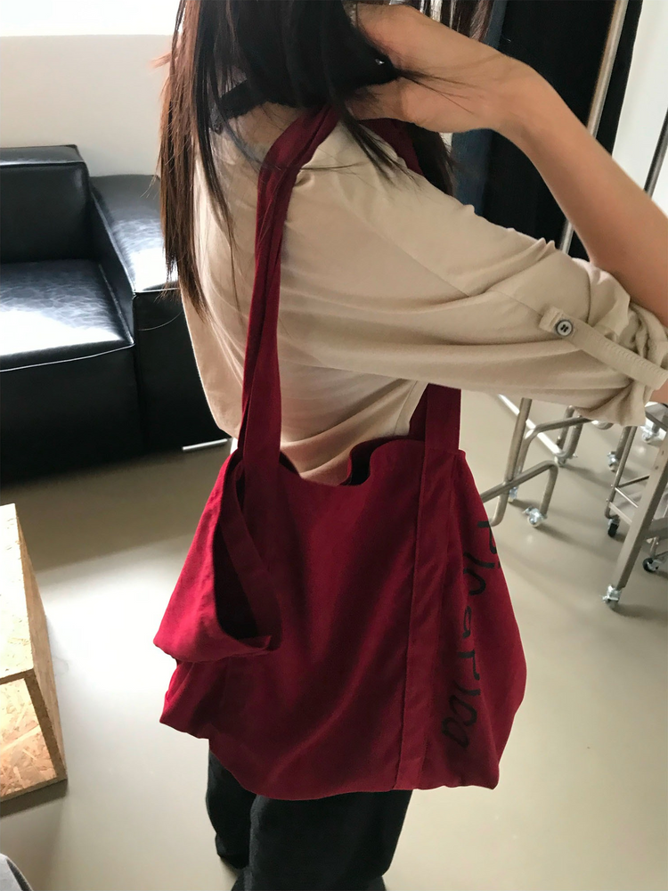 美背蕾絲U領修身上衣