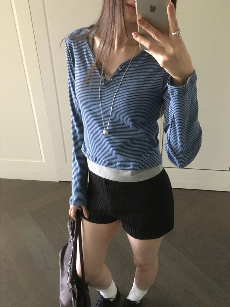 條紋V領暗扣細節上衣