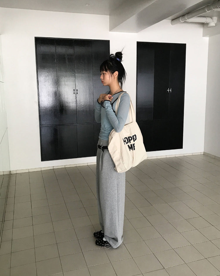 透膚撞色邊細節上衣