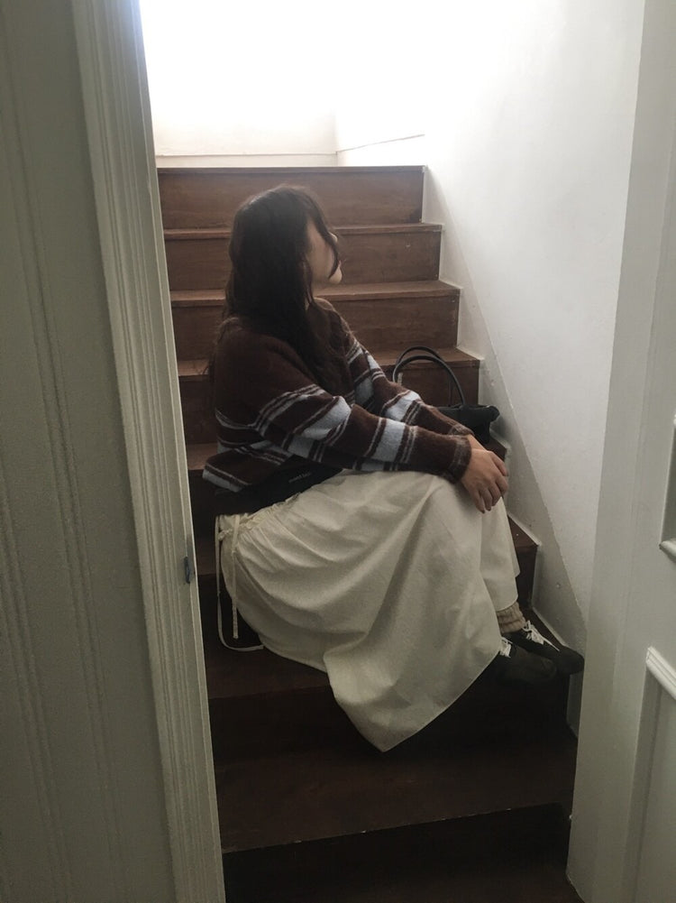 V領撞色條紋細節毛衣