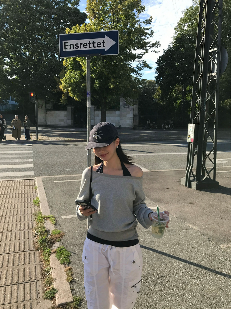 美肩撞色掛脖兩件式上衣