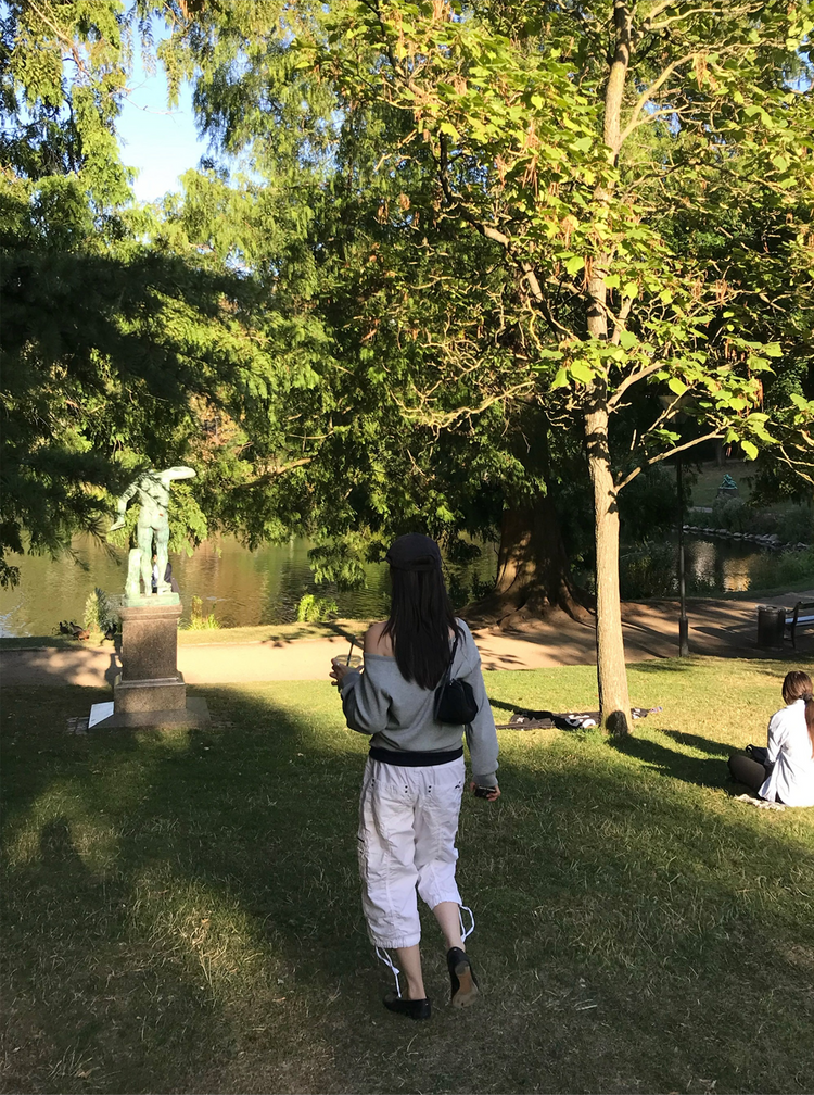美肩撞色掛脖兩件式上衣