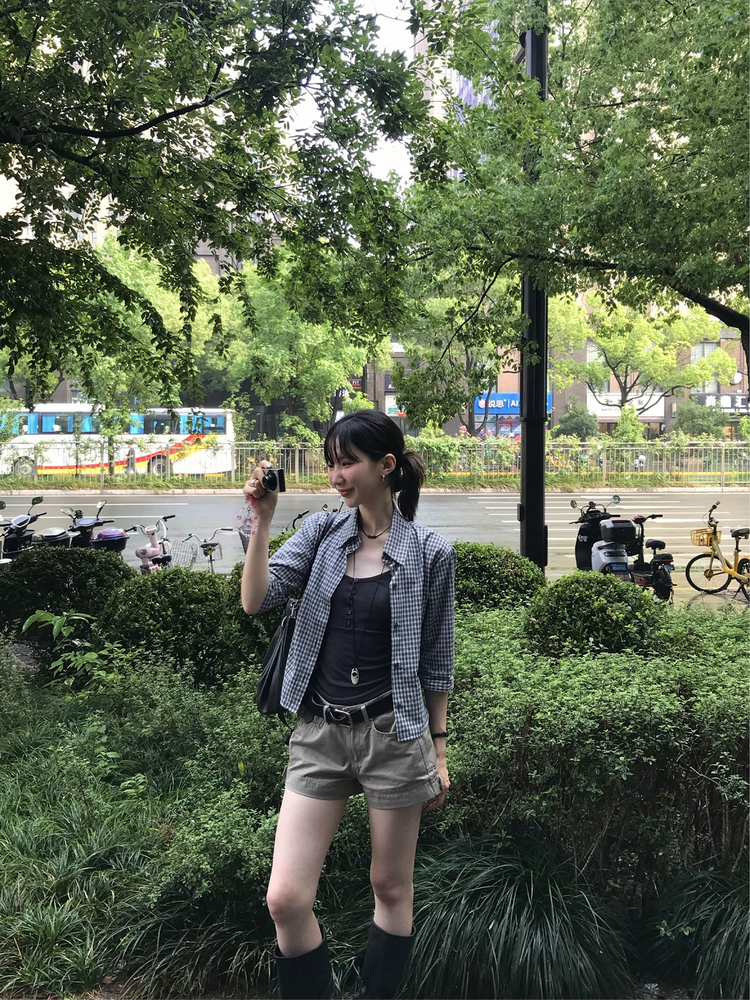 美色透膚扣鈕細節背心