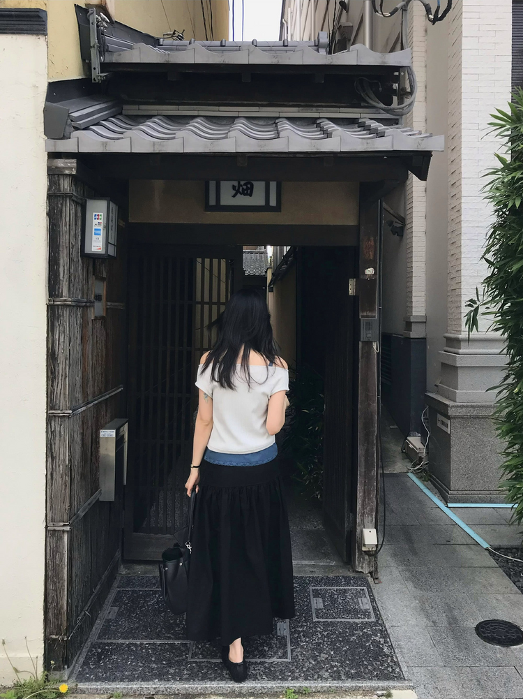 美肩鐵扣細節前後兩穿上衣