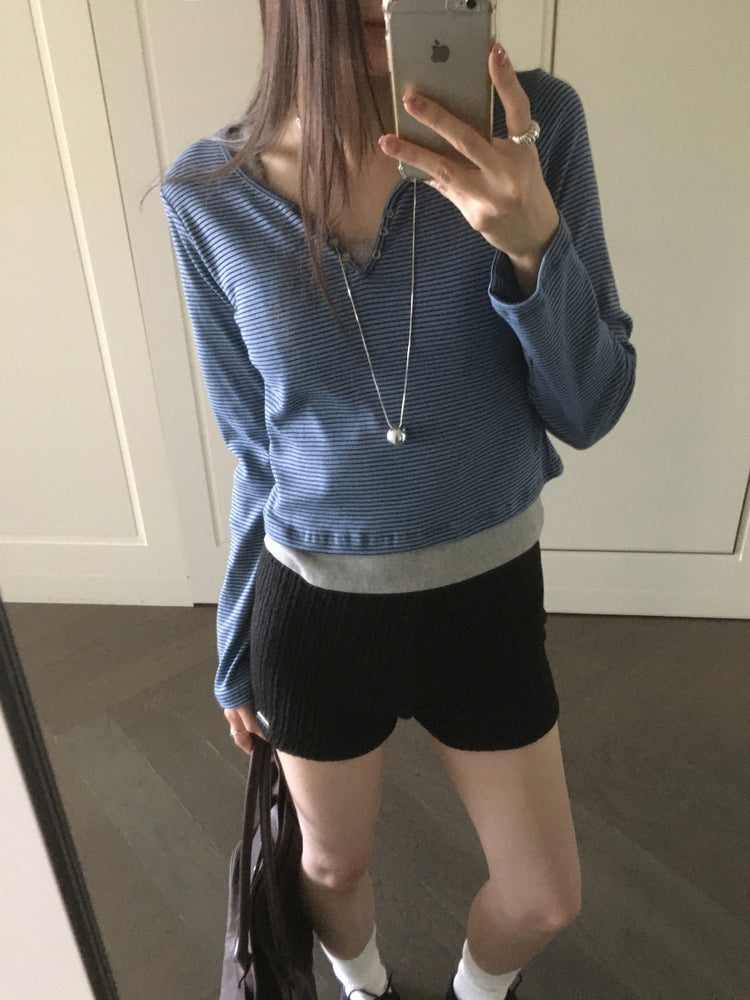 條紋V領暗扣細節上衣