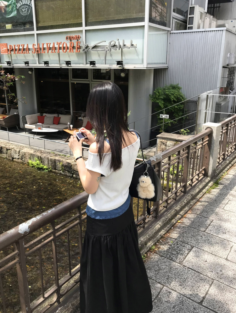美肩鐵扣細節前後兩穿上衣