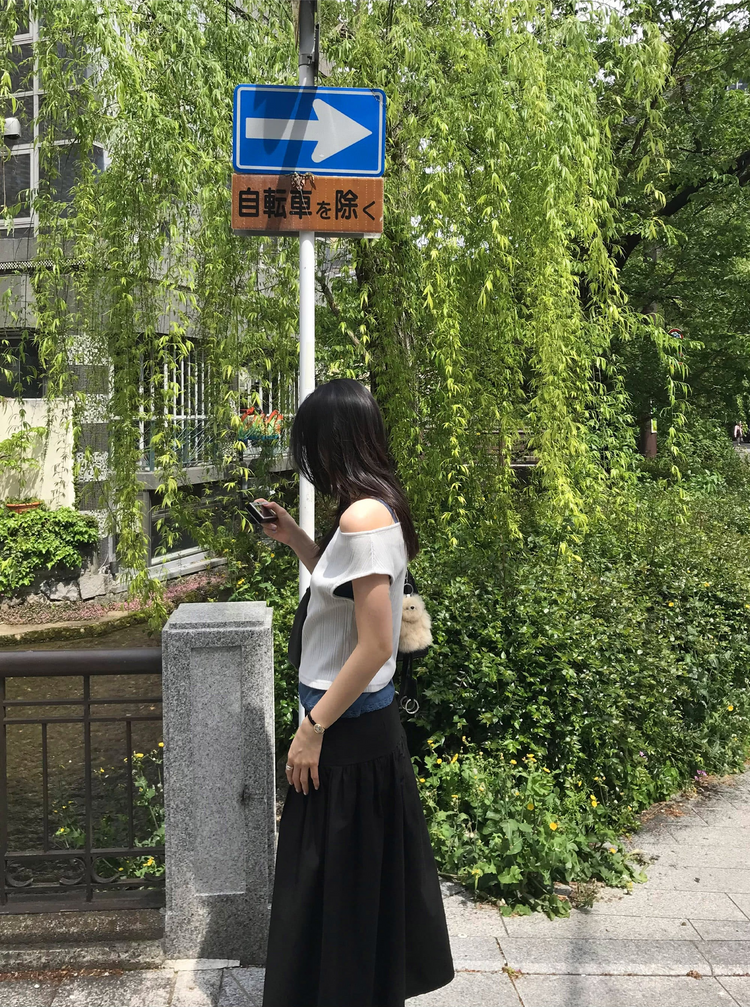 美肩鐵扣細節前後兩穿上衣