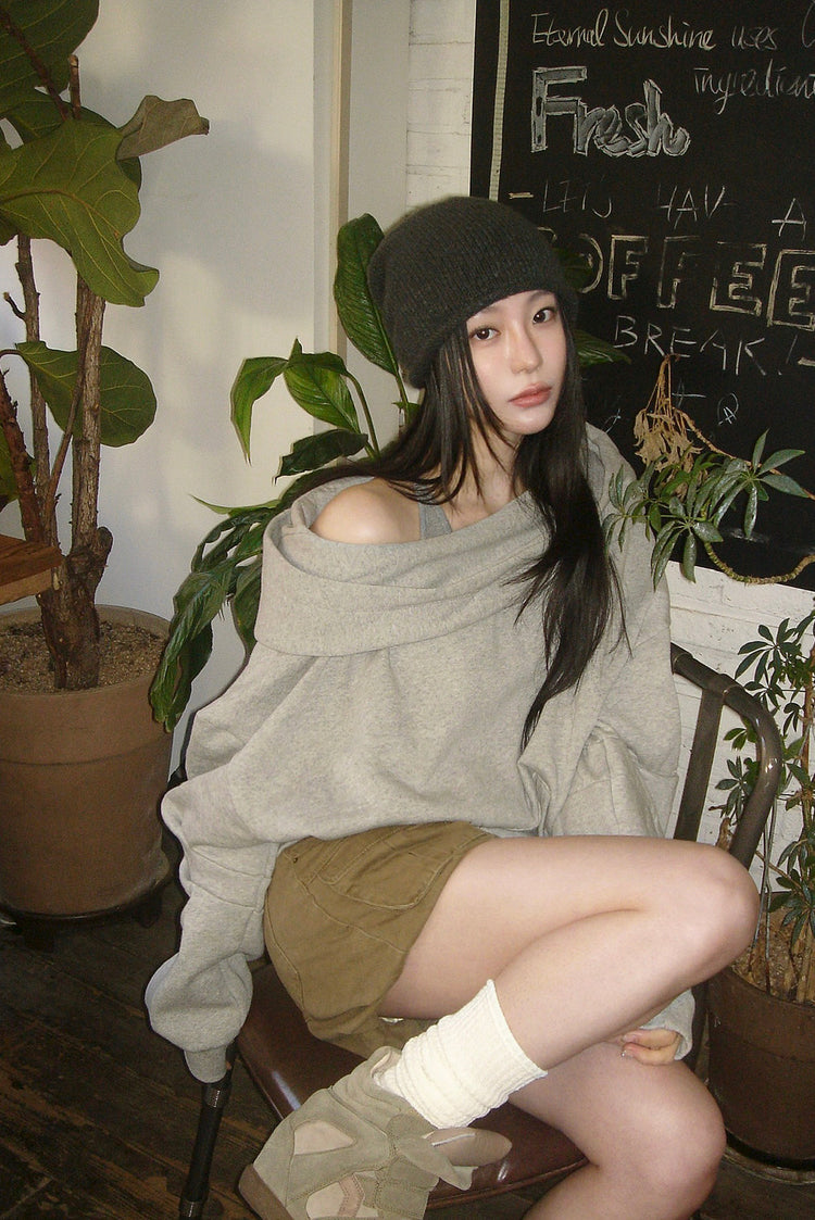 露肩連帽細節寬鬆衛衣