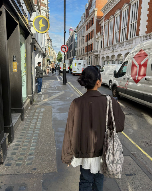 美色銀標細節翻領外套