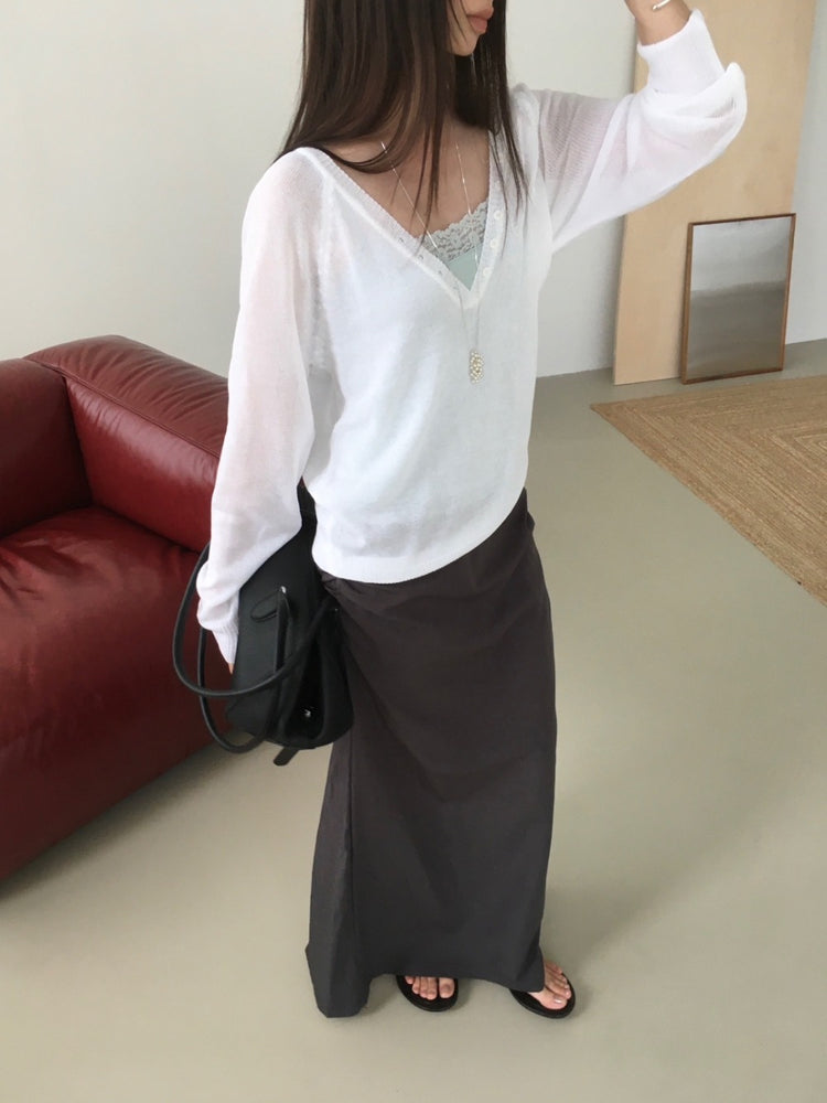 透膚深V鈕釦細節針織上衣