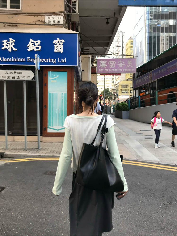 美肩鐵扣細節前後兩穿上衣