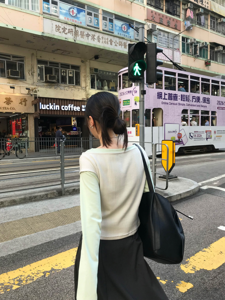 美肩鐵扣細節前後兩穿上衣