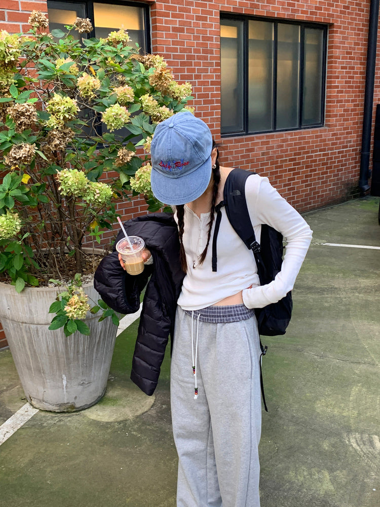 美色V領扣鈕修身上衣