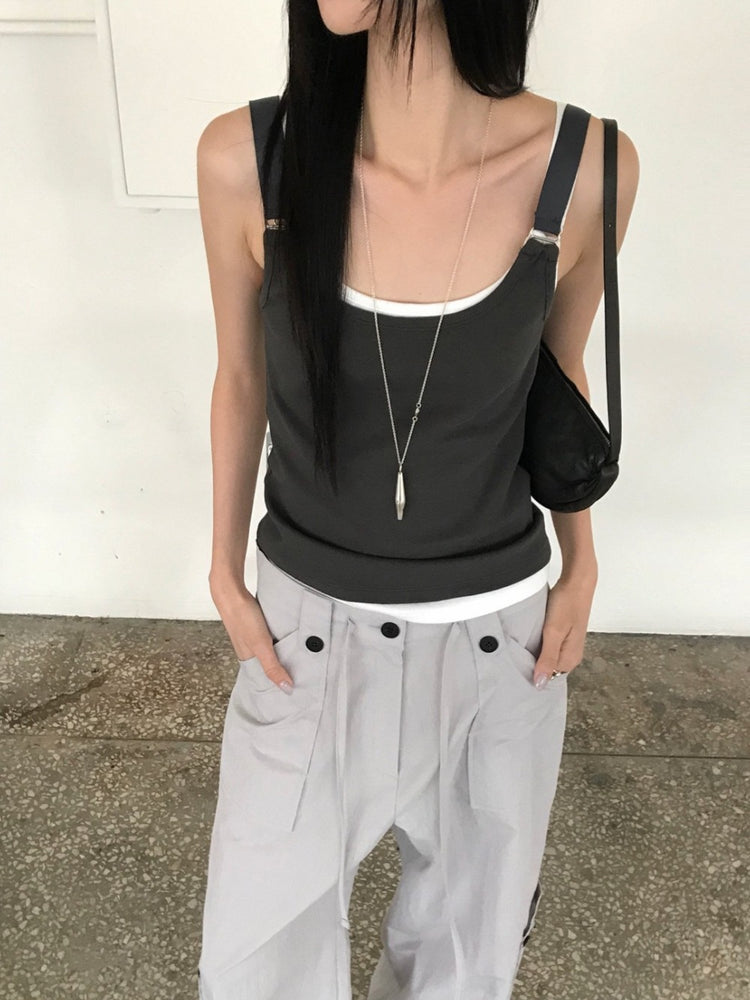 方領肩扣細節背心