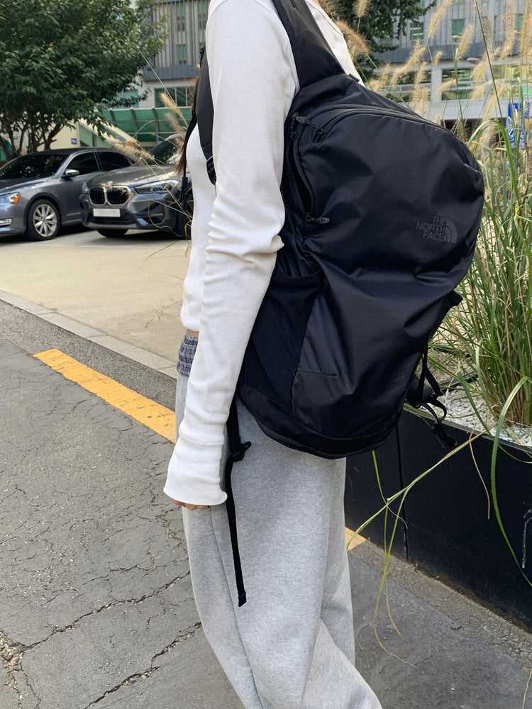 美色V領扣鈕修身上衣