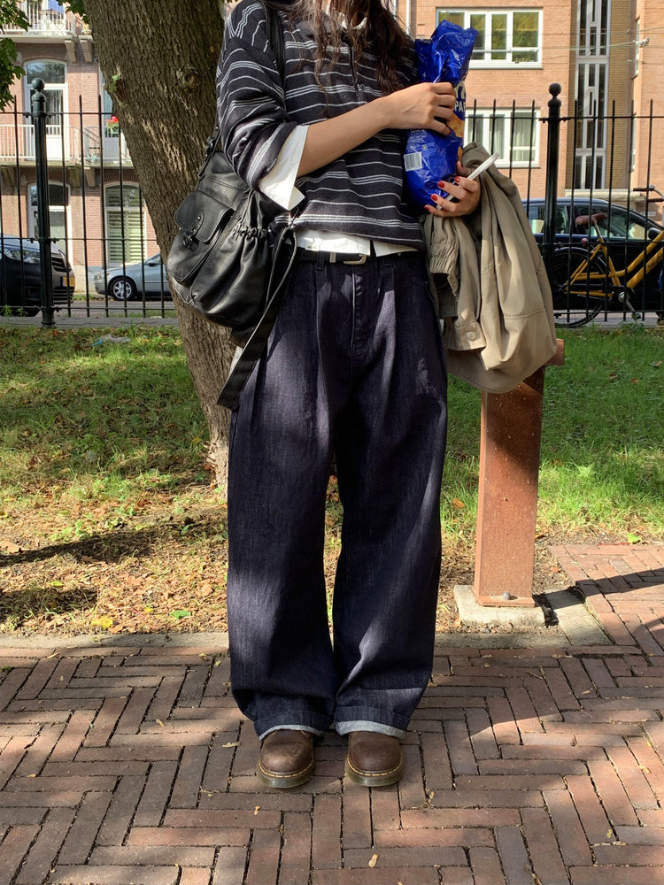 雙壓褶細節直筒牛仔褲