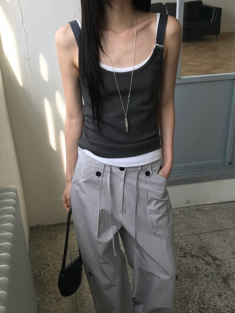 方領肩扣細節背心