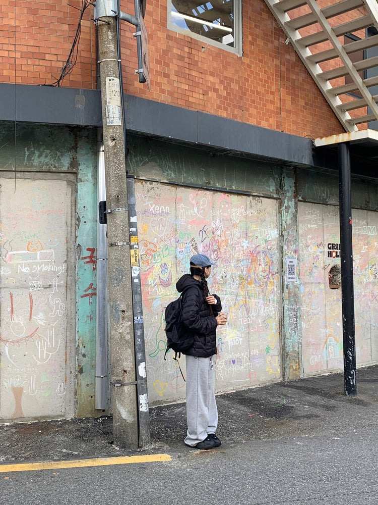 美色V領扣鈕修身上衣