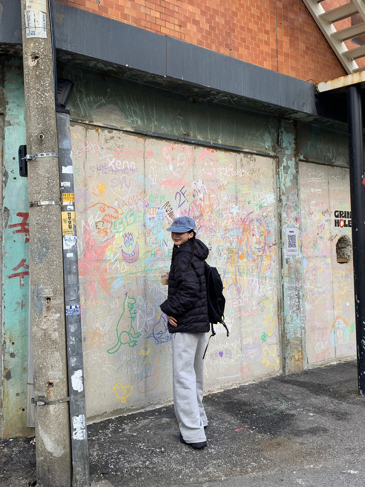 美色V領扣鈕修身上衣