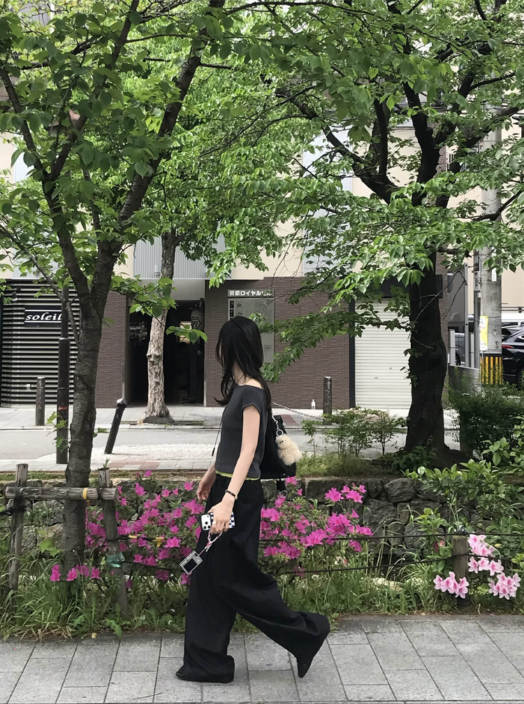美肩鐵扣細節前後兩穿上衣