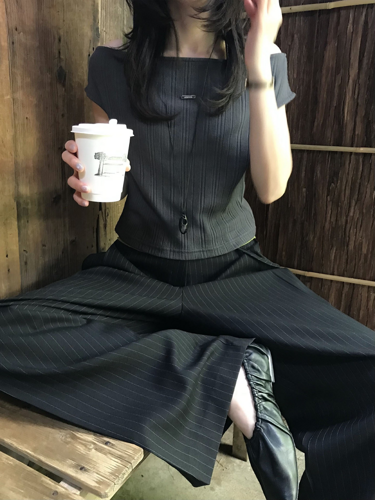 美肩鐵扣細節前後兩穿上衣