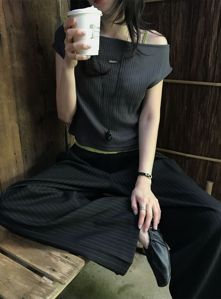 美肩鐵扣細節前後兩穿上衣