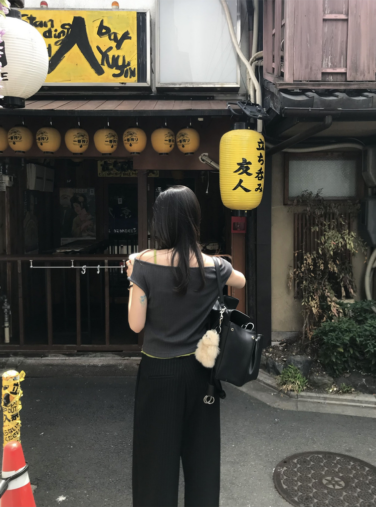美肩鐵扣細節前後兩穿上衣