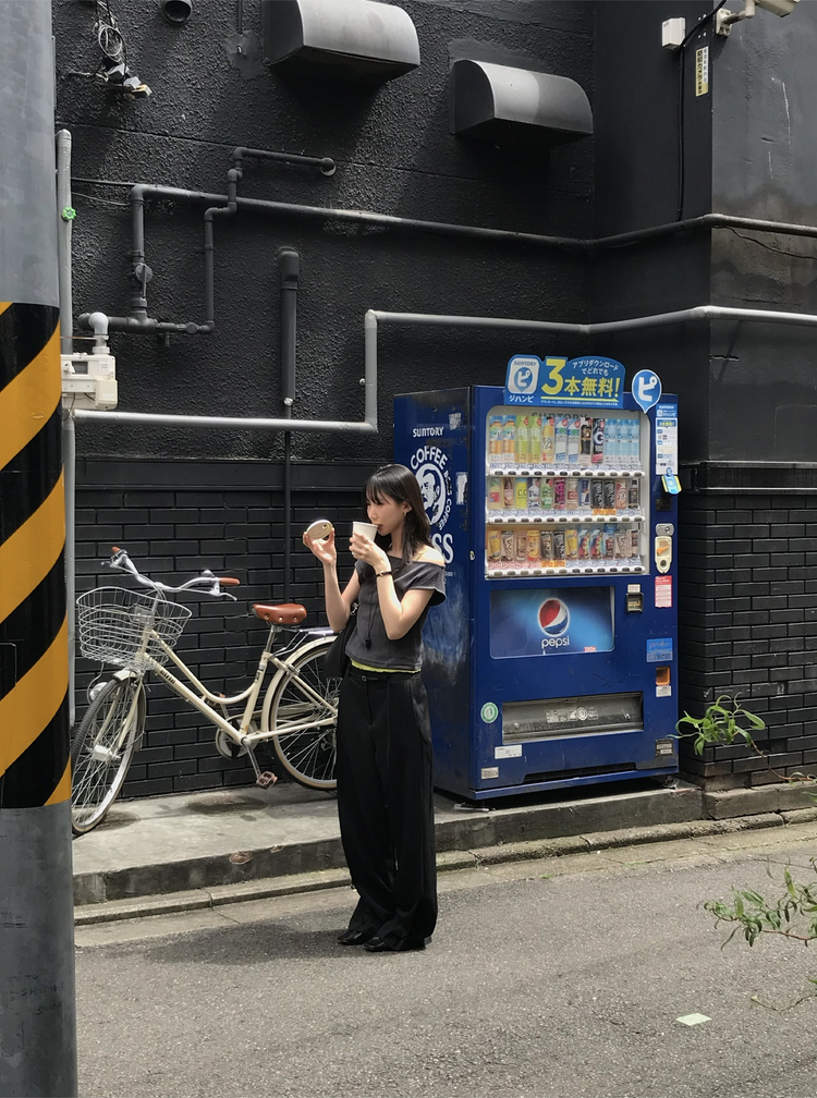 美肩鐵扣細節前後兩穿上衣