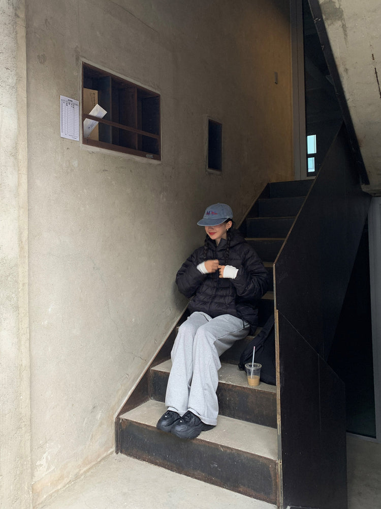 美色V領扣鈕修身上衣