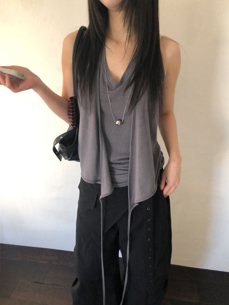 美色掛脖綁帶細節上衣