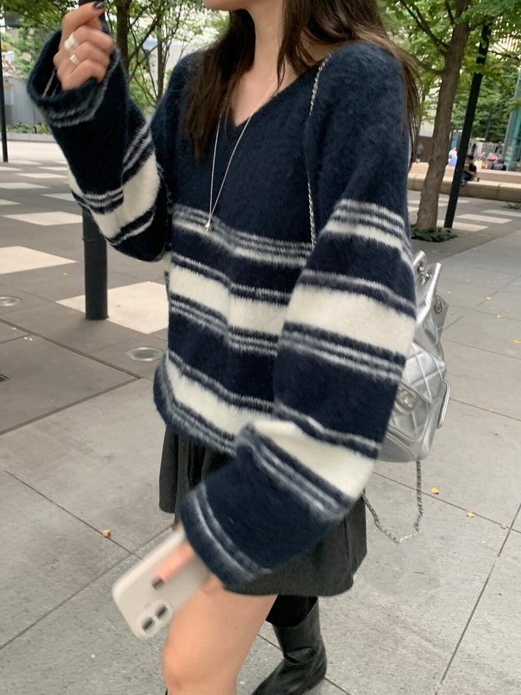 V領撞色條紋細節毛衣