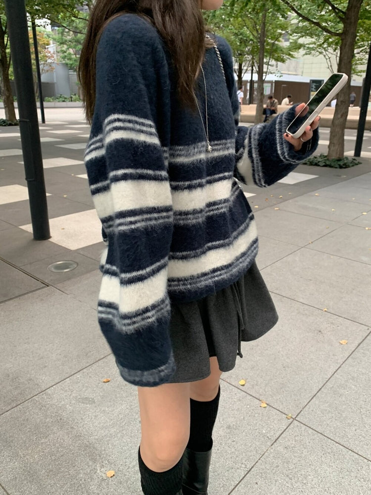 V領撞色條紋細節毛衣