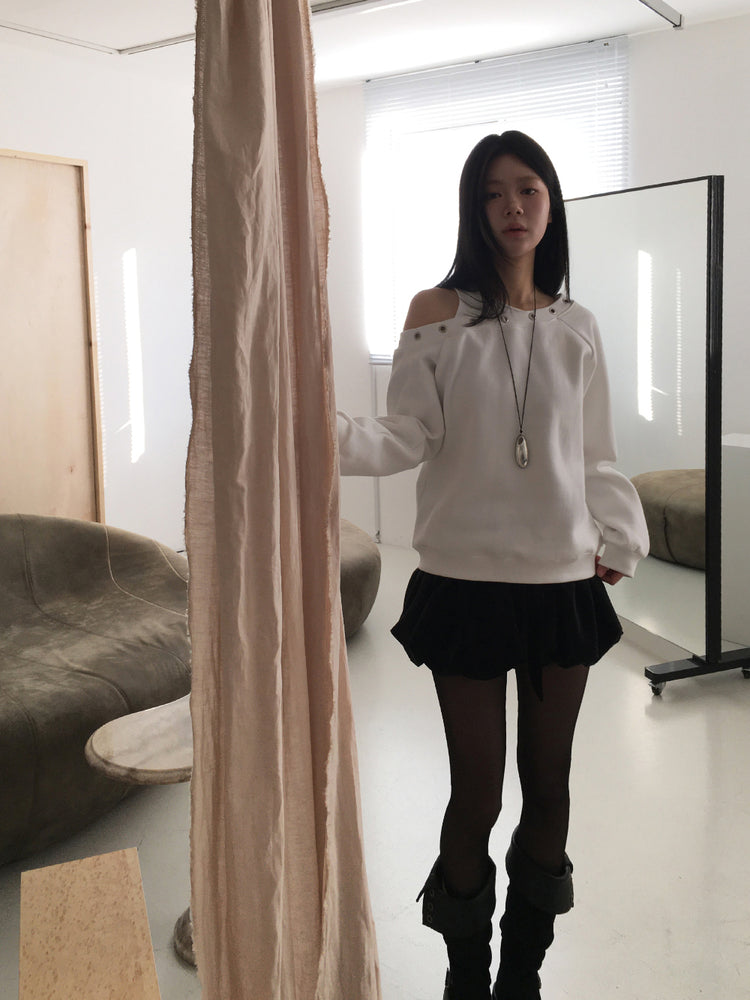 鉚釘圈細節假兩件美肩上衣