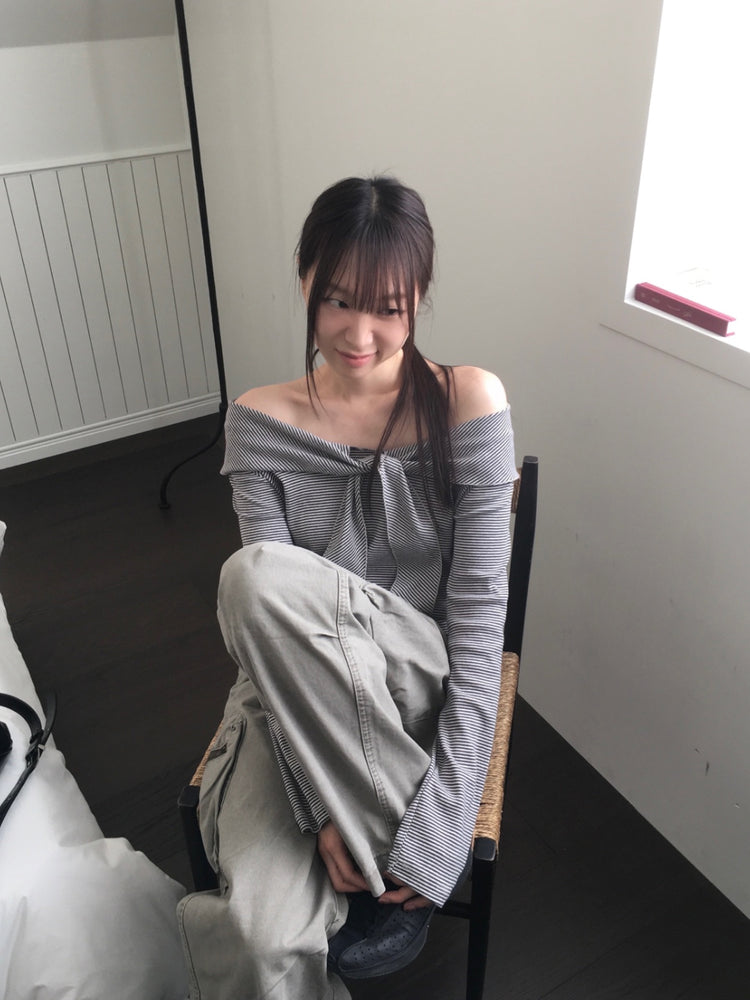 美肩垂帶領結條紋上衣