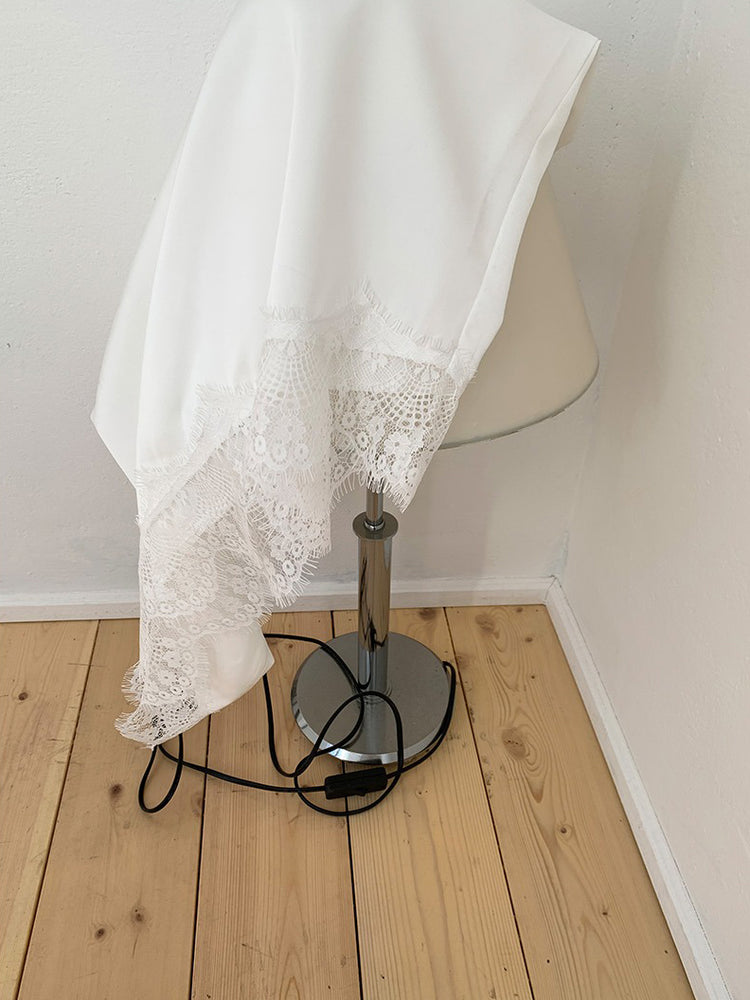 蕾絲邊光澤感不規則下擺裙