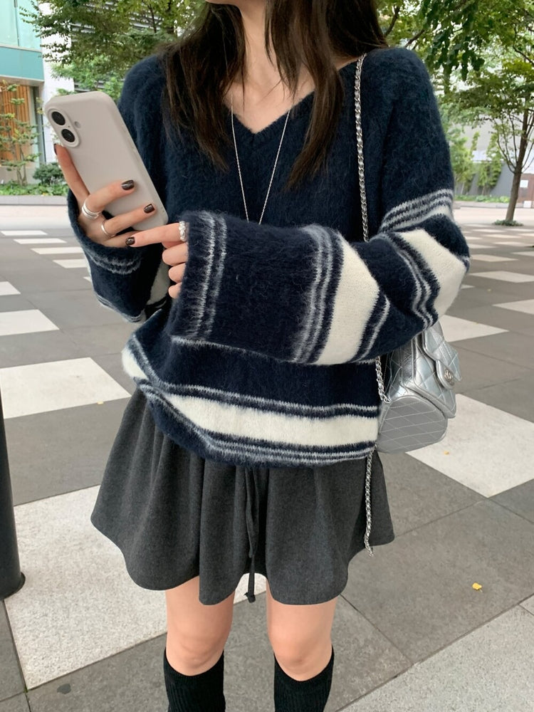 V領撞色條紋細節毛衣
