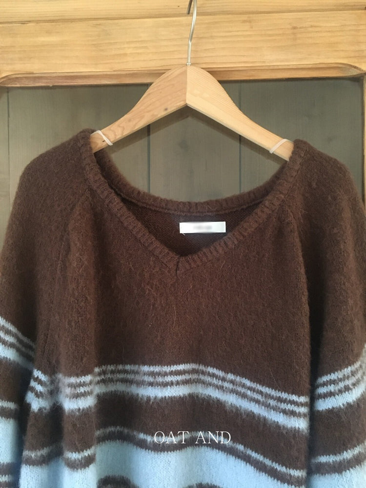 V領撞色條紋細節毛衣