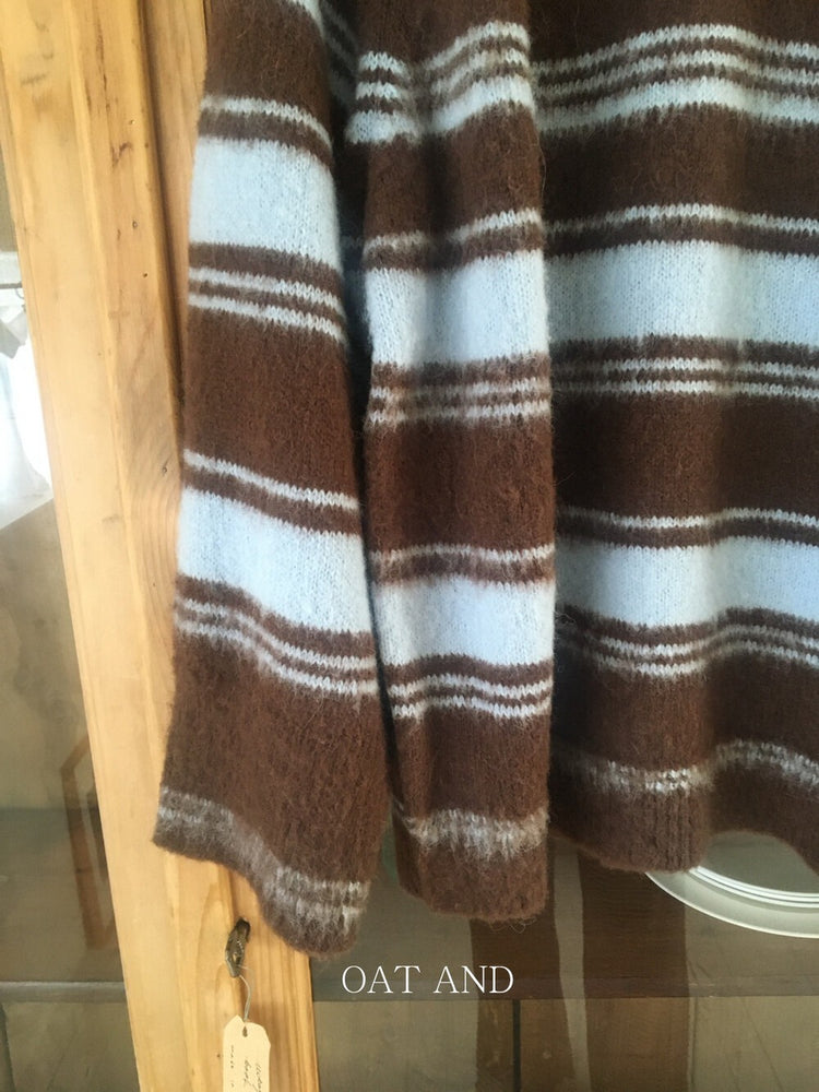 V領撞色條紋細節毛衣