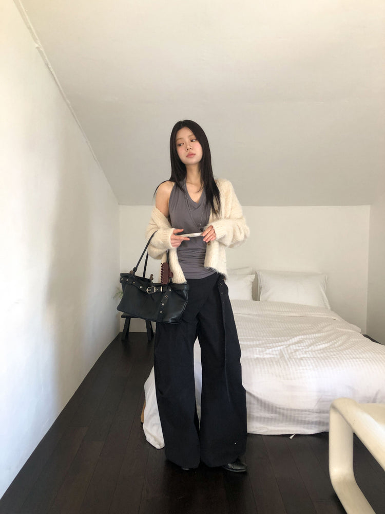 美色掛脖綁帶細節上衣