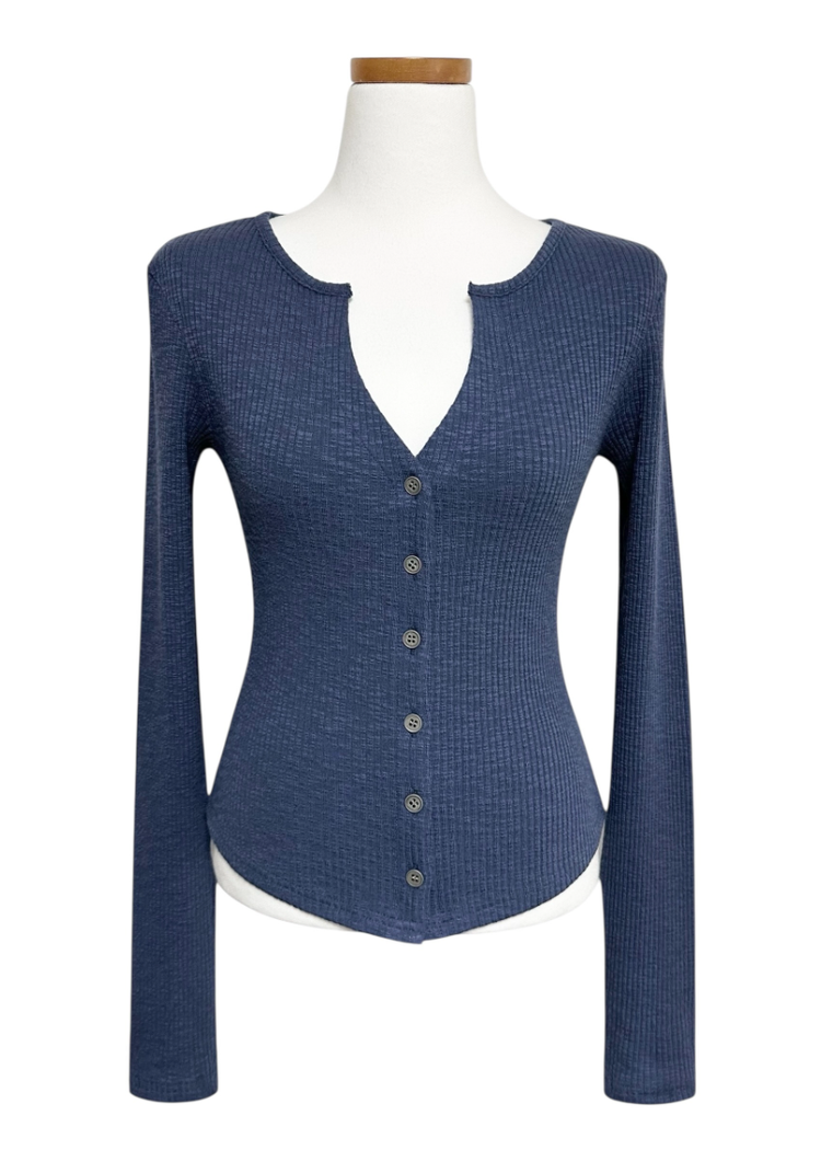 坑紋排鈕修身針織上衣