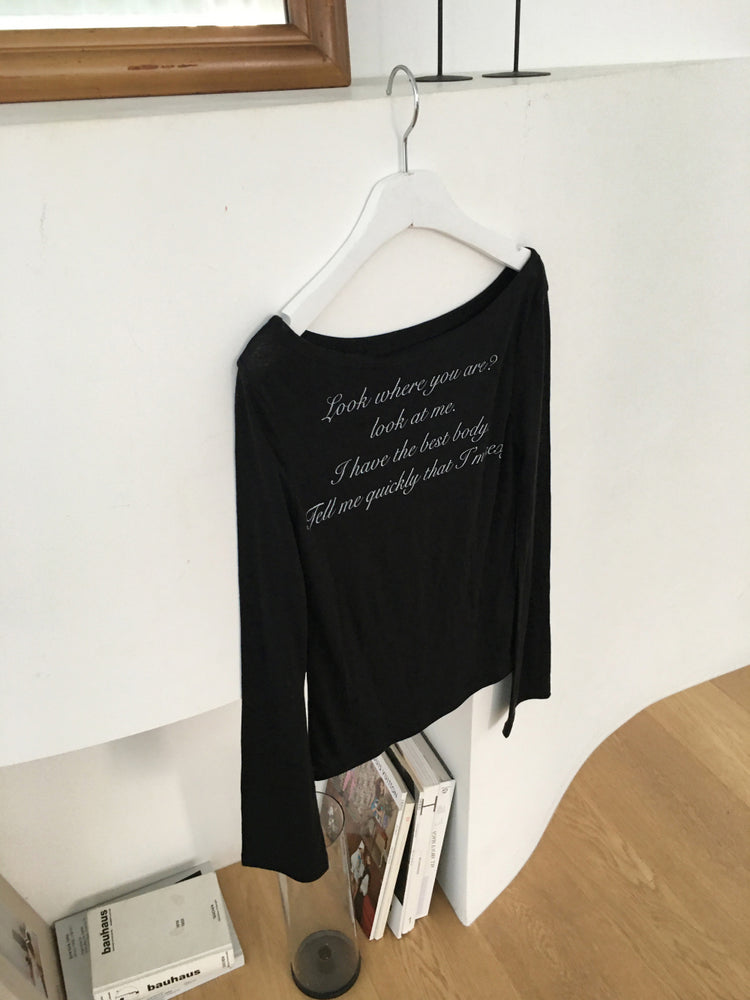 微透美鎖骨字母印花上衣