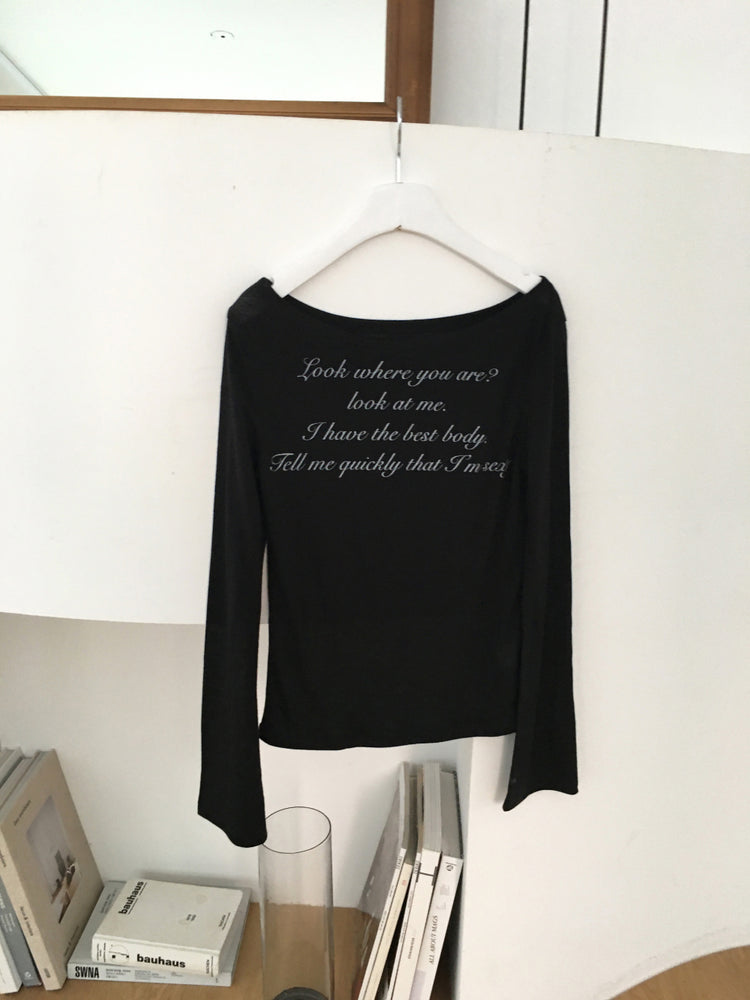 微透美鎖骨字母印花上衣