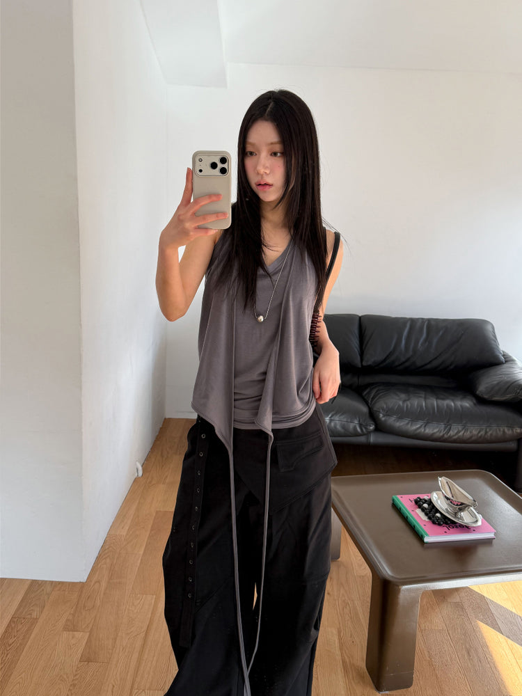 美色掛脖綁帶細節上衣