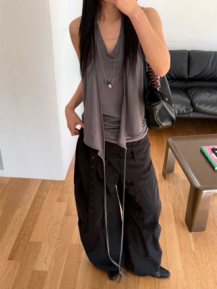 美色掛脖綁帶細節上衣