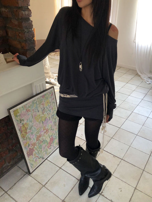 美肩側開叉指扣細節修腰連身裙